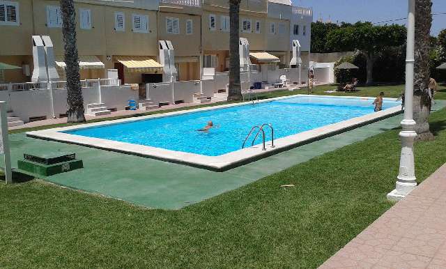 Bungalow - Chalet - adosado - Alquiler - A-GUARDAMAR DEL SEGURA - Sur (rotonda entrada)