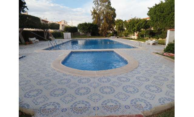 Bungalow - Chalet - adosado - Venta - A-GUARDAMAR DEL SEGURA - Sur (rotonda entrada)