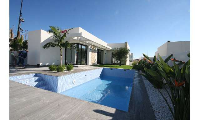 Chalet - Villa - Venta - La Marina - Urbanizaciones