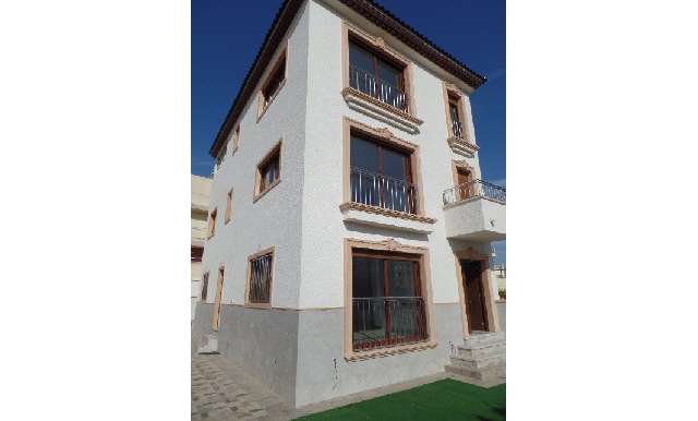 Villa - Sale - A-GUARDAMAR DEL SEGURA - Sur (rotonda entrada)