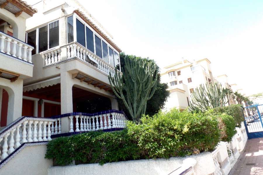 Venta - Bungalow - Chalet - adosado - A-GUARDAMAR DEL SEGURA - Sur (rotonda entrada)