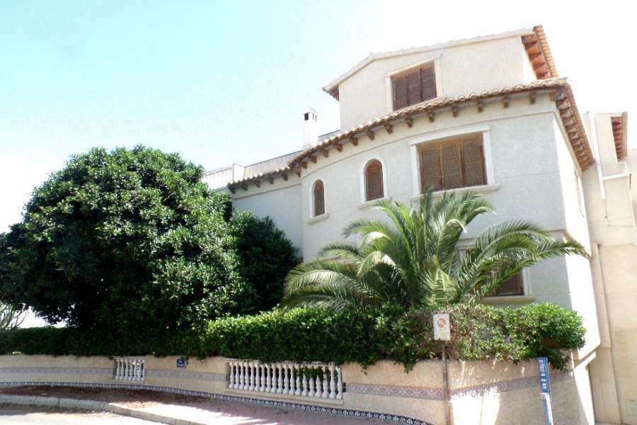 Venta - Bungalow - Chalet - adosado - A-GUARDAMAR DEL SEGURA - Sur (rotonda entrada)