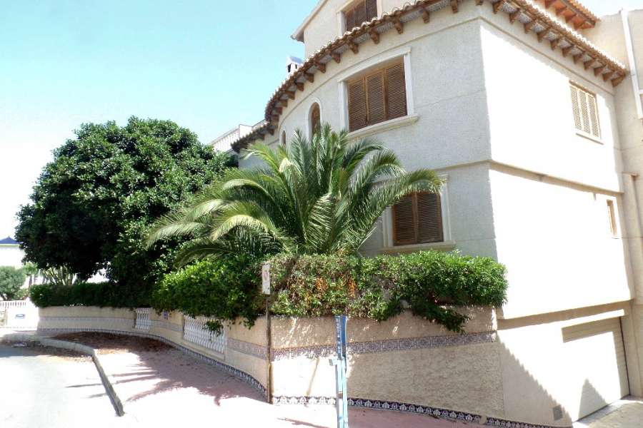 Venta - Bungalow - Chalet - adosado - A-GUARDAMAR DEL SEGURA - Sur (rotonda entrada)