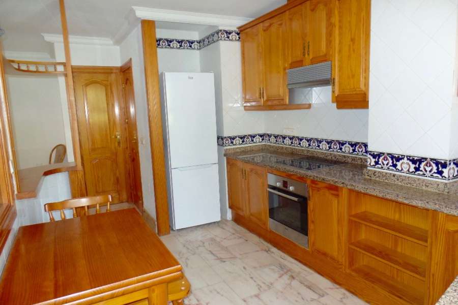 Venta - Bungalow - Chalet - adosado - A-GUARDAMAR DEL SEGURA - Sur (rotonda entrada)