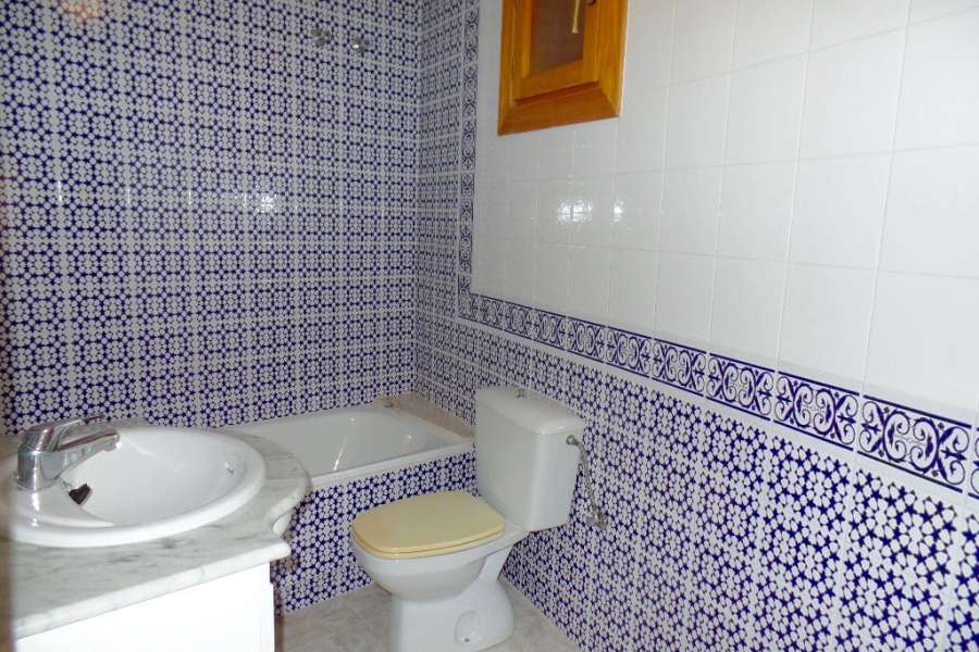 Venta - Bungalow - Chalet - adosado - A-GUARDAMAR DEL SEGURA - Sur (rotonda entrada)