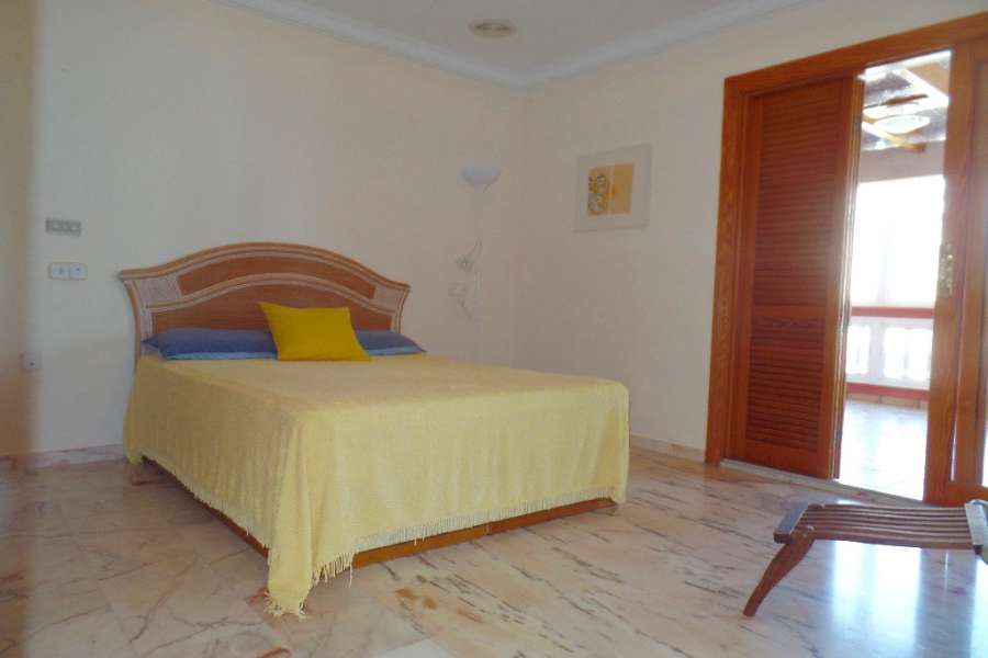 Venta - Bungalow - Chalet - adosado - A-GUARDAMAR DEL SEGURA - Sur (rotonda entrada)