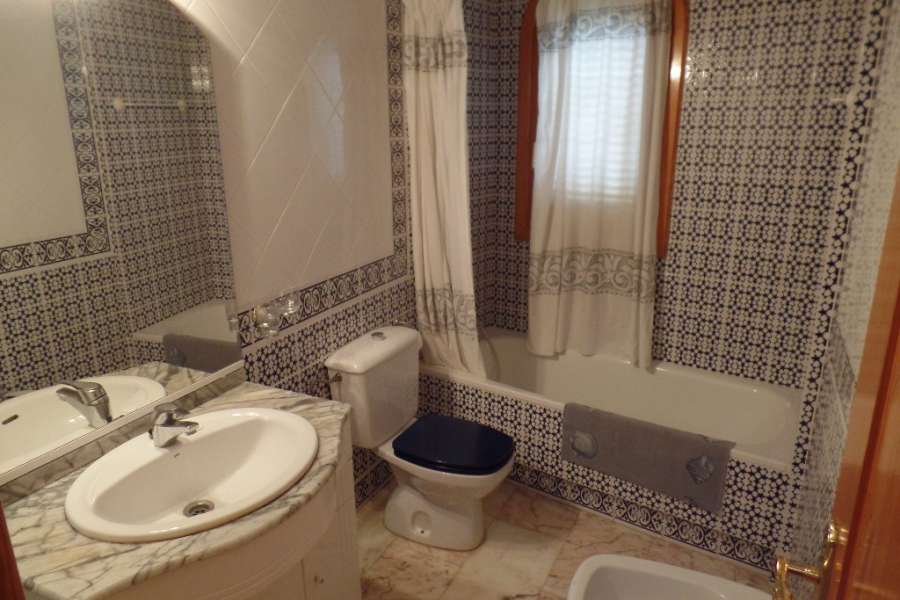 Venta - Bungalow - Chalet - adosado - A-GUARDAMAR DEL SEGURA - Sur (rotonda entrada)