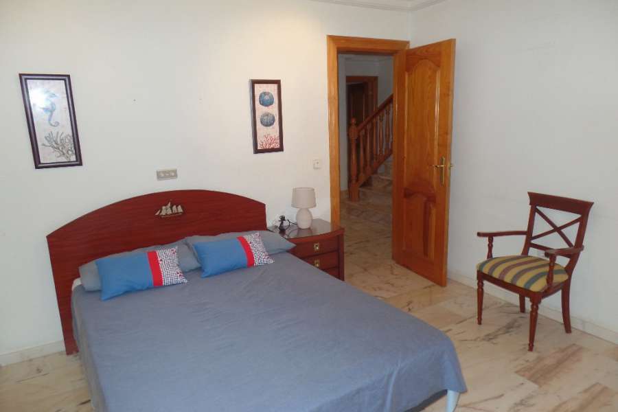 Venta - Bungalow - Chalet - adosado - A-GUARDAMAR DEL SEGURA - Sur (rotonda entrada)
