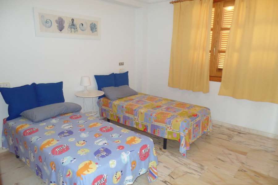 Venta - Bungalow - Chalet - adosado - A-GUARDAMAR DEL SEGURA - Sur (rotonda entrada)