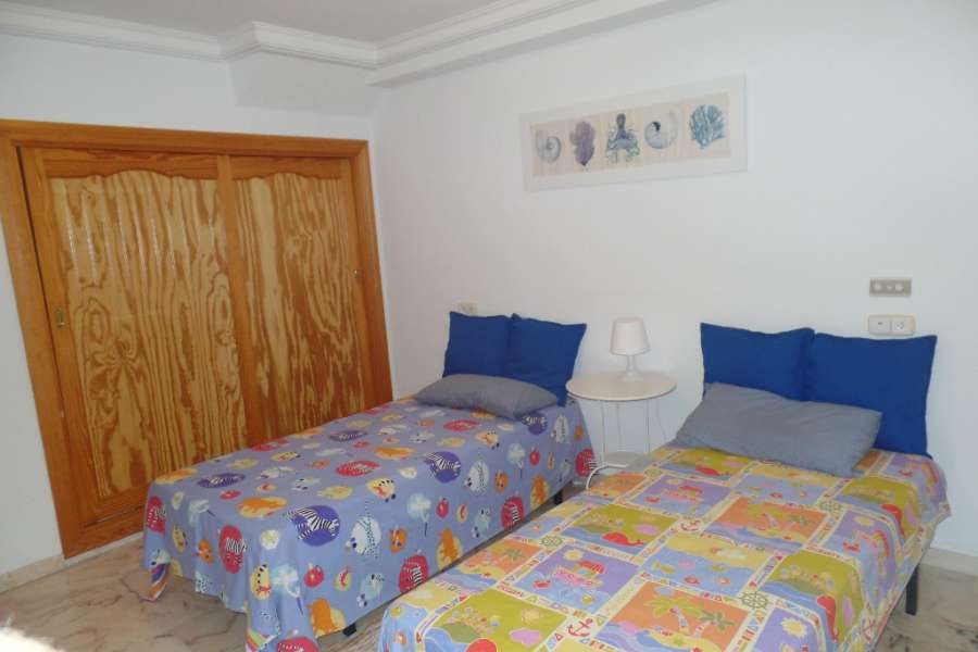 Venta - Bungalow - Chalet - adosado - A-GUARDAMAR DEL SEGURA - Sur (rotonda entrada)