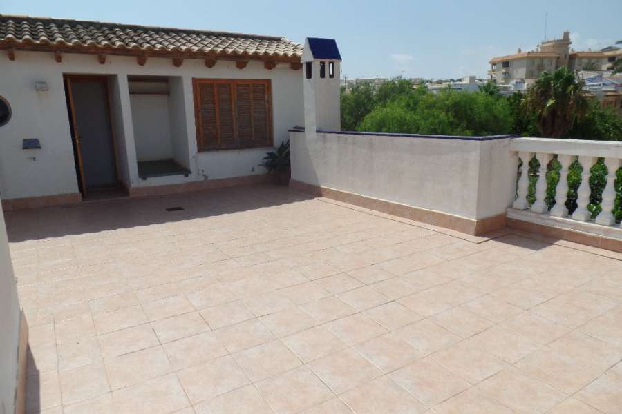 Venta - Bungalow - Chalet - adosado - A-GUARDAMAR DEL SEGURA - Sur (rotonda entrada)