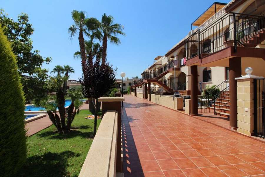 Venta - Bungalow - Chalet - adosado - A-TORREVIEJA - Aguas Nuevas