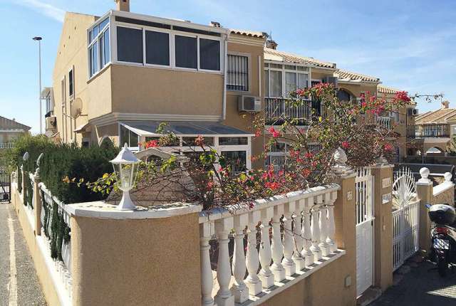 Bungalow - Chalet - adosado - Venta - A-TORREVIEJA - Aguas Nuevas