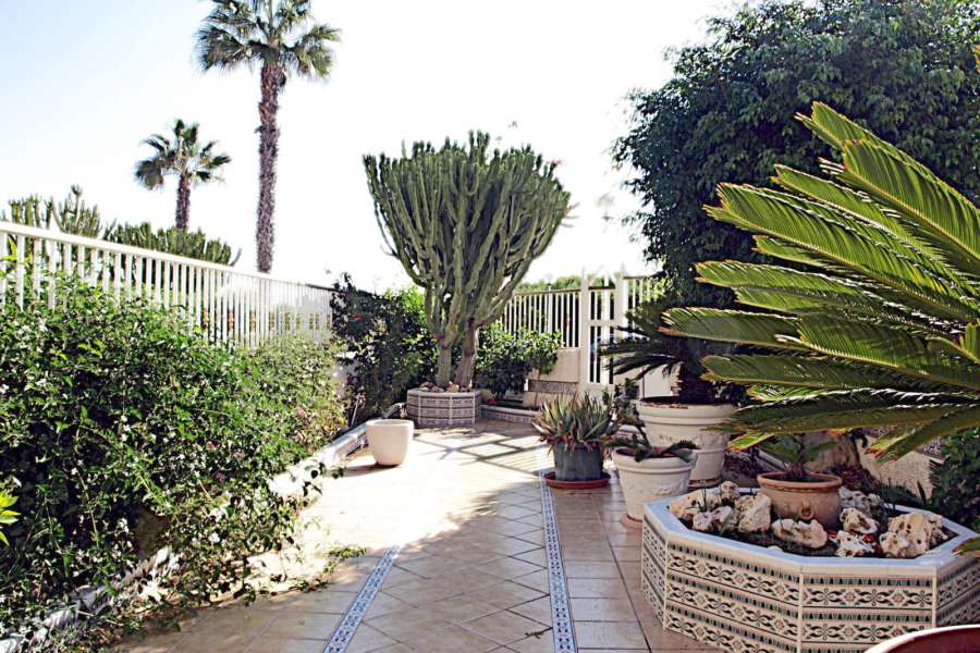 Venta - Bungalow - Chalet - adosado - A-GUARDAMAR DEL SEGURA - Sur (rotonda entrada)