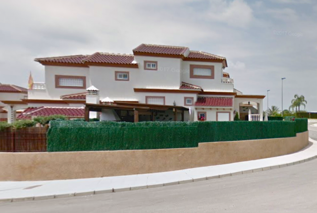Chalet - Villa - Venta - La Marina - Urbanizaciones