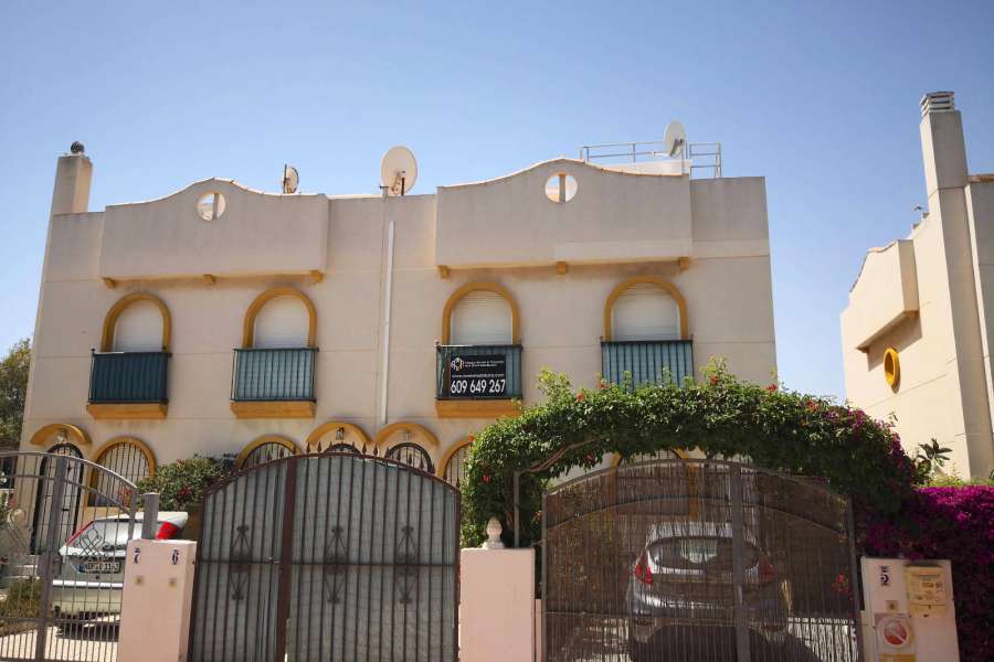 Venta - Bungalow - Chalet - adosado - A-GUARDAMAR DEL SEGURA - Sur (rotonda entrada)