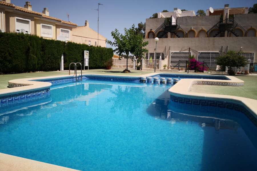 Venta - Bungalow - Chalet - adosado - A-GUARDAMAR DEL SEGURA - Sur (rotonda entrada)