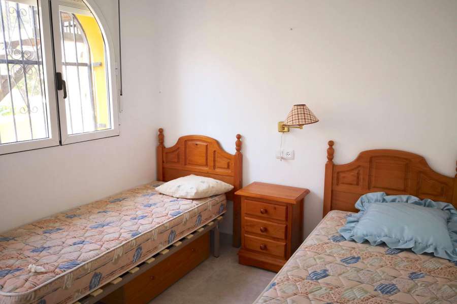 Venta - Bungalow - Chalet - adosado - A-GUARDAMAR DEL SEGURA - Sur (rotonda entrada)