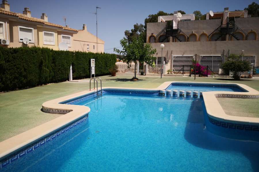 Venta - Bungalow - Chalet - adosado - A-GUARDAMAR DEL SEGURA - Sur (rotonda entrada)