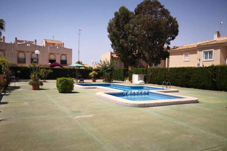 Venta - Bungalow - Chalet - adosado - A-GUARDAMAR DEL SEGURA - Sur (rotonda entrada)