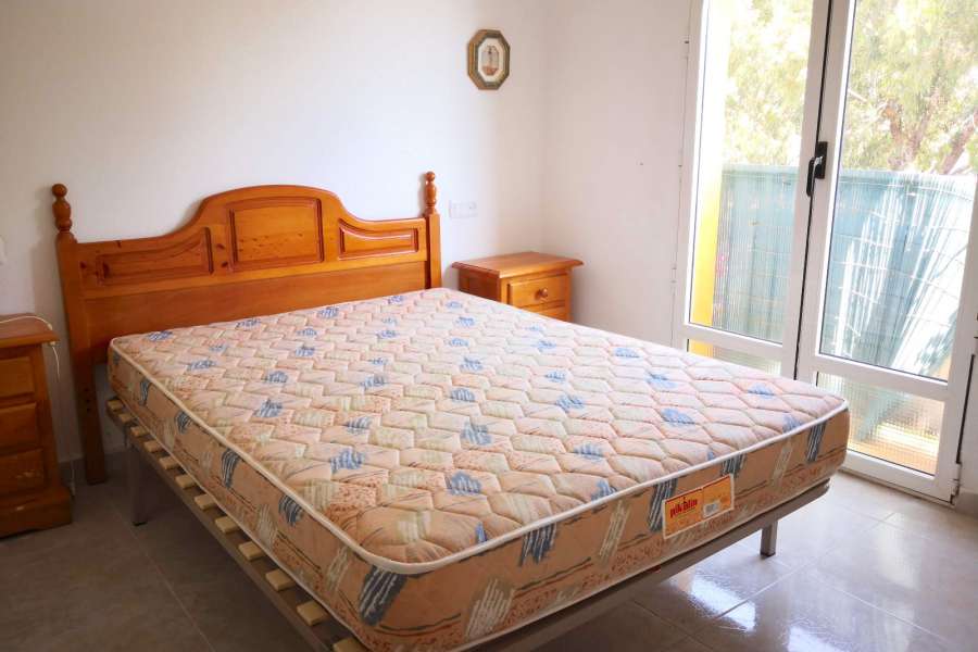 Venta - Bungalow - Chalet - adosado - A-GUARDAMAR DEL SEGURA - Sur (rotonda entrada)