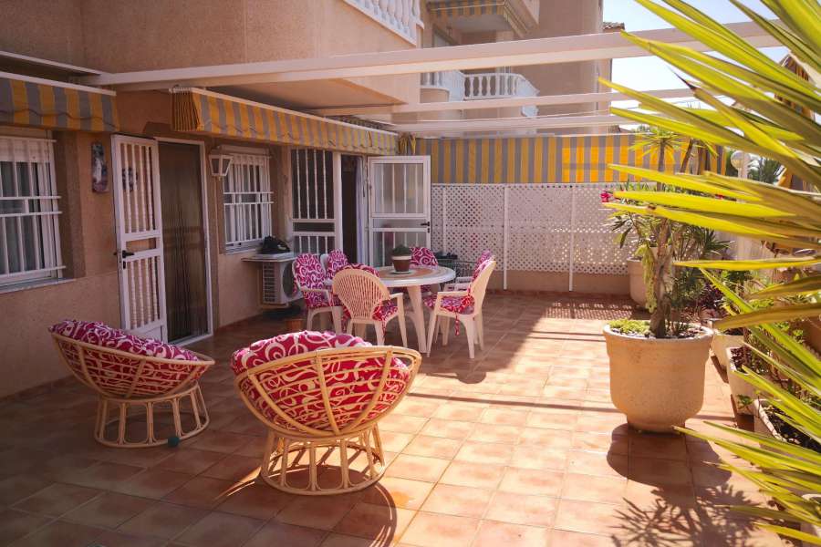 Venta - Planta Baja - A-GUARDAMAR DEL SEGURA - Sur (rotonda entrada)