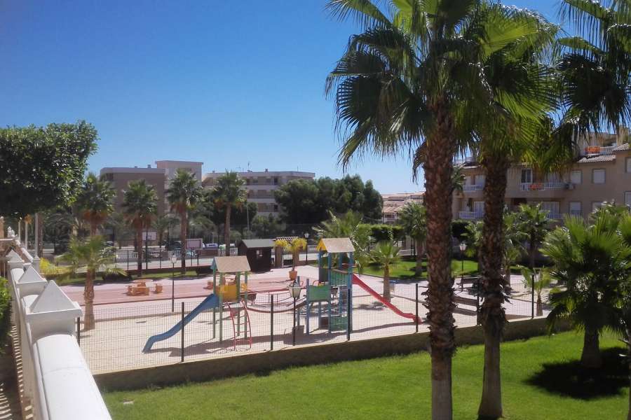 Venta - Planta Baja - A-GUARDAMAR DEL SEGURA - Sur (rotonda entrada)