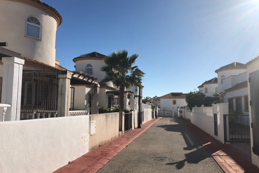 Venta - Bungalow - Chalet - adosado - A-GUARDAMAR DEL SEGURA - Oeste (Eden-Raso)