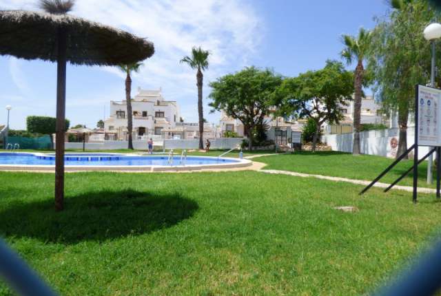 Bungalow - Chalet - adosado - Sale - La Marina - Urbanizaciones